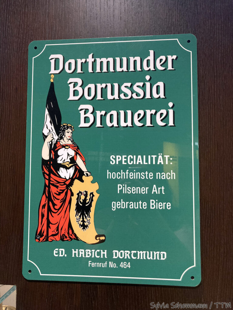 Historisches Werbeschild der Dortmunder Borussia-Brauerei