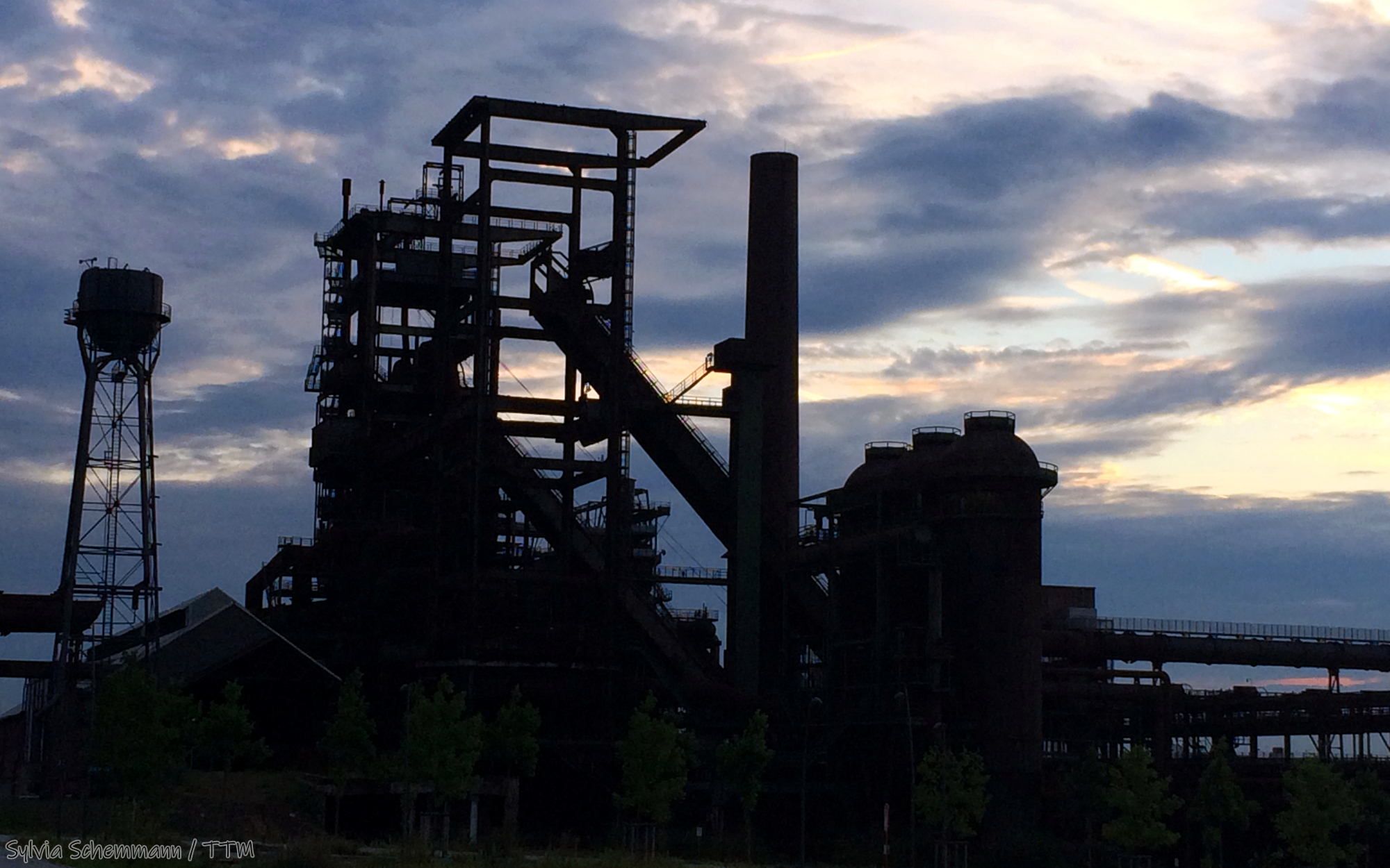 Außenansicht auf die Industriebrache des Phoenix-West-Stahlwerks