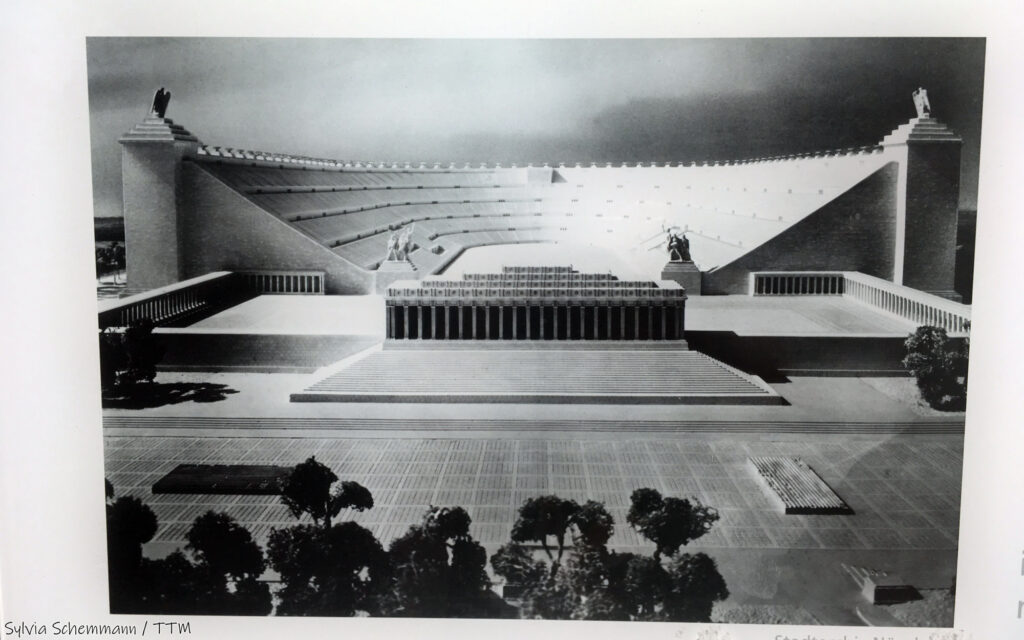 Schwarz-Weiß-Fotografie vom Entwurf des fertigen Deutschen Stadions