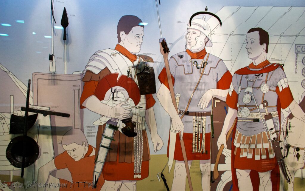 Bild von römischen Legionären mit Lokalisation der Originalfunde, Varusschlacht-Museum und Archäologischer Park Kalkriese, Niedersachsen