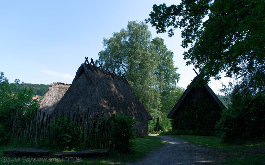 Holzhäuser im Archäologischen Freilichtmuseum Oerlinghausen