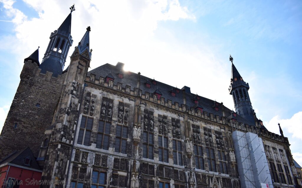 Karl der Große Aachen Rathaus Aachen Vorderseite