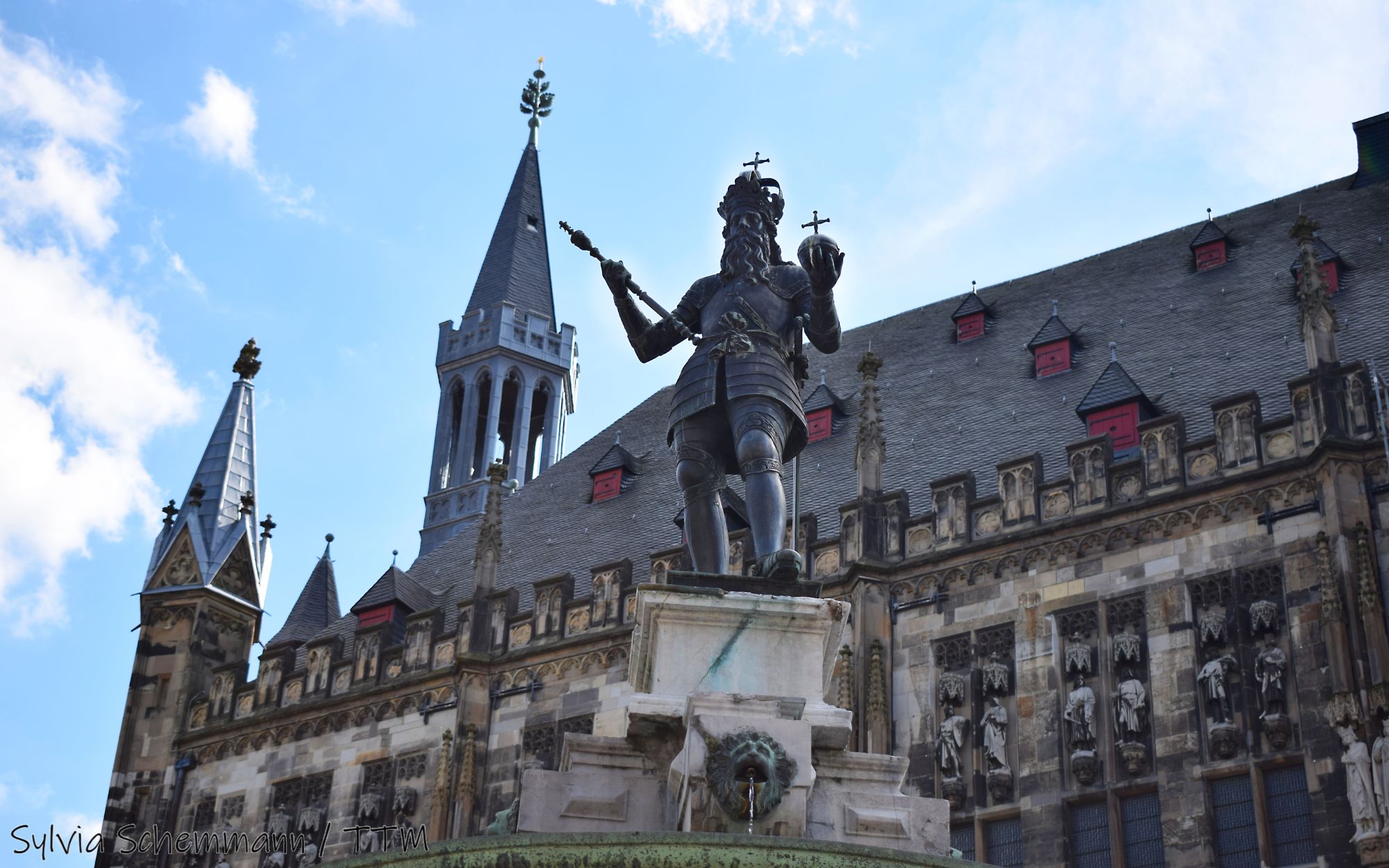 Statue Karl der Große Aachen vorm Rathaus