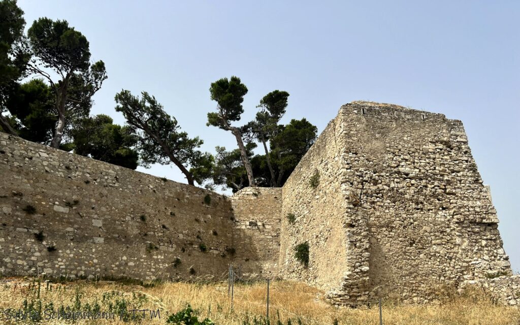 Blick auf das Castello Svevo in Vieste - eine alte Festung aus dem 11. Jh.